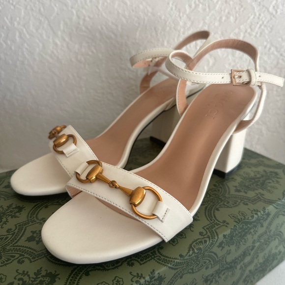 Elegant White Sandals with Gold Accents - Picture 1 of 4